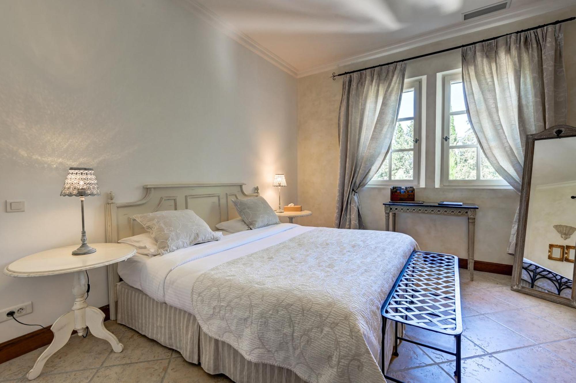 Mas Des Comtes De Provence 4* Tarascon