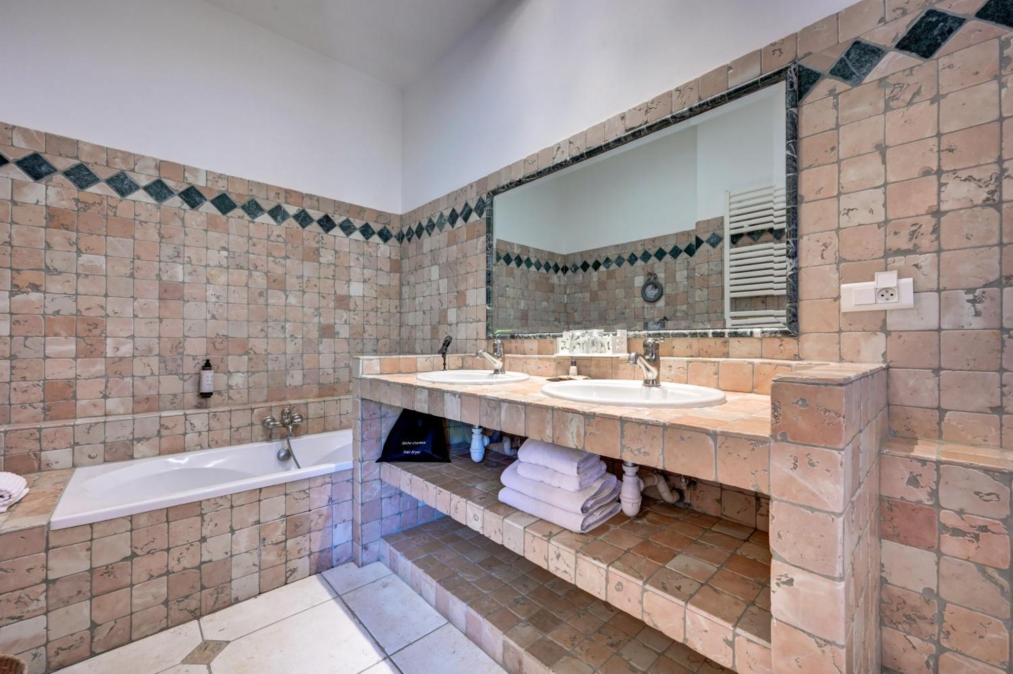 Mas Des Comtes De Provence 4* Tarascon