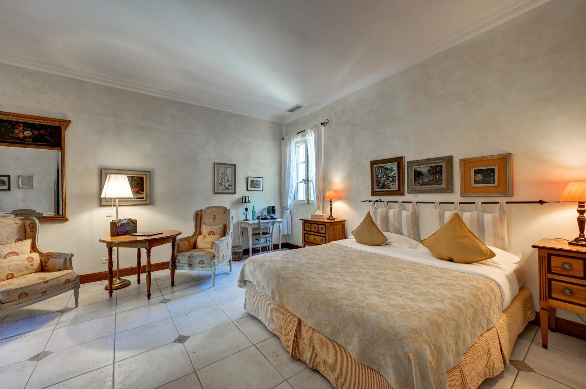 Hotel Mas Des Comtes De Provence 4*
