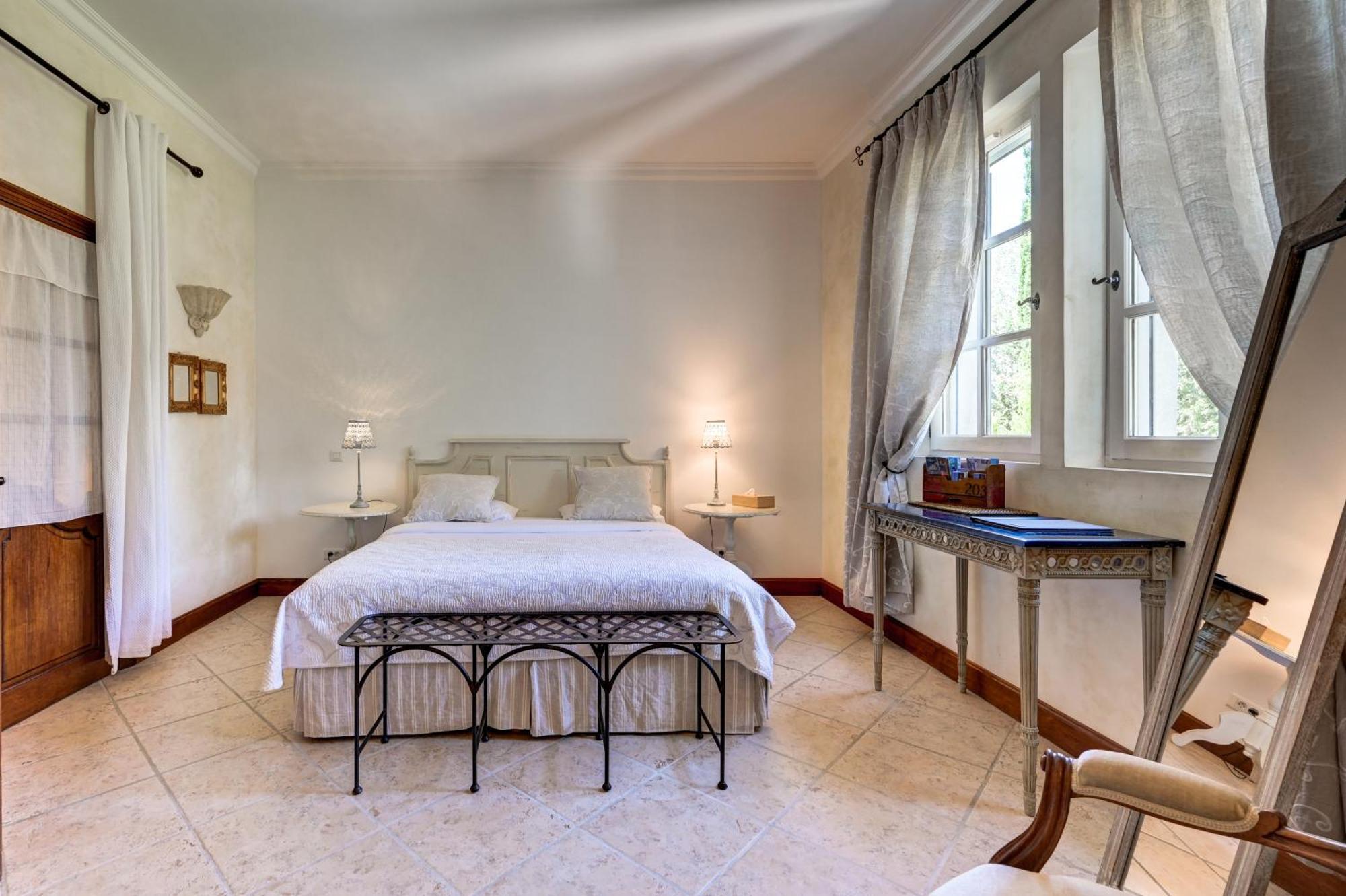 Mas Des Comtes De Provence 4* Tarascon