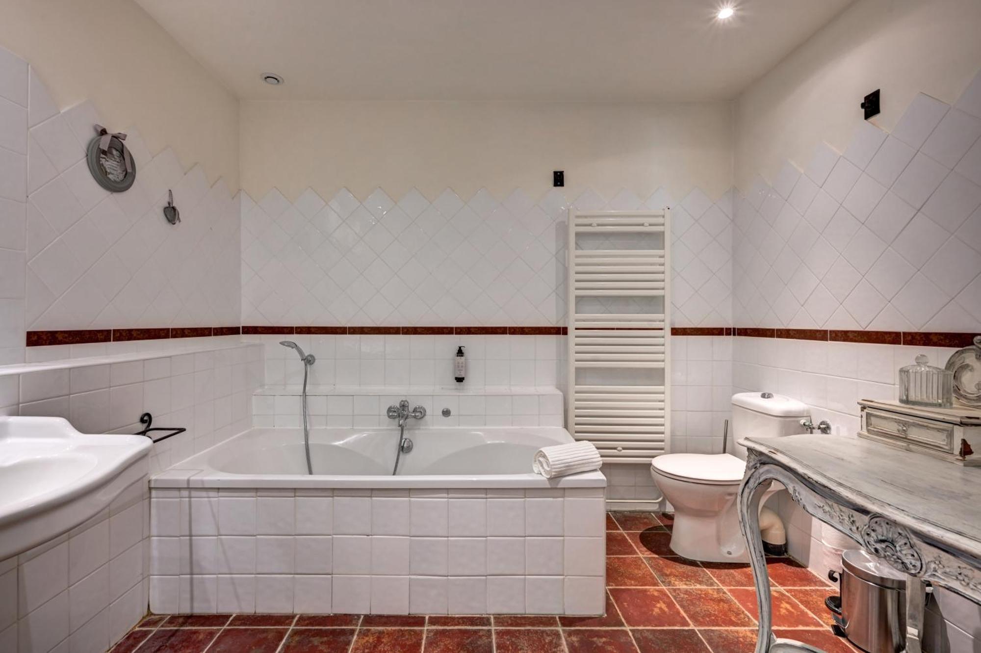Mas Des Comtes De Provence 4* Tarascon
